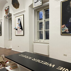 Aufbau der Ausstellung: Zenita Komad: NIE WIEDER KRIEG!KULTUM MUSEUM Graz, J?nner 2024Foto: KULTUM/Aufbauteam