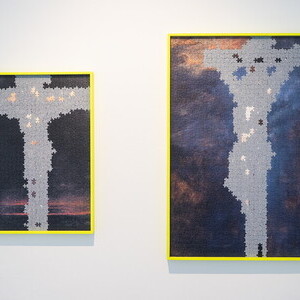 zweintopf, (Eva Pichler und Gerhard Pichler,  * 1981 bzw. 1980 in Judenburg (AT) bzw. in Gurk (AT), leben in Feldbach (AT)),   U+271D=LC(1–22), 2021/24,   20 tlg., Puzzleteile, gerahmt, Maße verschieden, KULTUMUSEUM Graz, Schenkung Bernd Flachs (2025