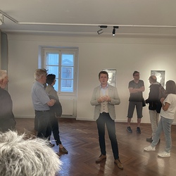 Lange Nacht der Kirchen 2024_'Nie wieder Krieg!'_Zenita Komad_Kuratorenführung. Foto: KULTUM