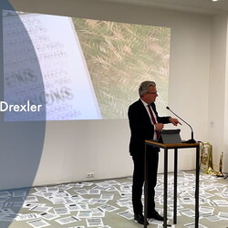 Eröffnung des Spiegelgitterhauses Gleisdorf (Sammlung Wolf) durch Bürgermeister Christoph Stark, Landeshauptmann Christopher Drexler und Diözesanbischof Wilhelm Krautwaschl.Laudatio: Walter Prügger,Einführung in die Ausstellung 'WENDEZEITEN/ZEITENW
