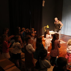 Frau Meier die Amsel, Mezzanintheater, JUNGES PUBLIKUM, September 2021. Foto: KULTUM