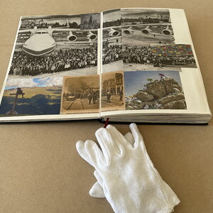 Michael ENDLICHER, Klebebücher, 2018-2024, Ausstellungsansicht: Michael Endlicher: ZEICHEN SPRACHE IRONIE, KULTUM Graz, 11. Mai bis 13. Juli 2024, Kurator: Johannes Rauchenberger