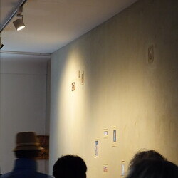 Lange Nacht der Kirchen, 23. Mai 2025: Kurator Johannes Rauchenberger führt durch die Ausstellung 'NUN MEHR – MEAN TIME' von Maaria Wirkkala