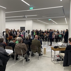 Eröffnung des Spiegelgitterhauses Gleisdorf (Sammlung Wolf) durch Bürgermeister Christoph Stark, Landeshauptmann Christopher Drexler und Diözesanbischof Wilhelm Krautwaschl.Laudatio: Walter Prügger,Einführung in die Ausstellung 'WENDEZEITEN/ZEITENW
