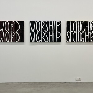 Hannes PRIESCH (*1954)Word/Sword, Triptychon 2004jeder Teil 60,5 x 91,4 cmAcryl auf LeinwandKULTUMUSEUM Graz, Sammlung Wolf WN: 48001