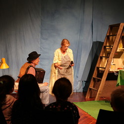 Frau Meier die Amsel, Mezzanintheater, JUNGES PUBLIKUM, September 2021. Foto: KULTUM