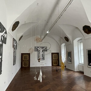 Wilhelm Scheruebl JE SUIS, wie werden wir gewesen sein? ? Klaras Ficus elastica Roxburgh,  2009?2023  Triptychon, Bleistift auf Papier  220x200 cm? 