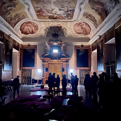 Führung mit Kurator Johannes Rauchenberger durch die Ausstellung 'Auslöschung' von Zlatko Kopljar