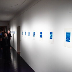 Im Bann (s)einer großen Erzählung: Josef Fink (1941–1999)Eröffnung im Minoritensaal, 28. Februar 2025Mit Johannes Rauchenberger, Elisabeth Koller (Kuratoren)Generalvika Erich Linhardt, Walter Prügger, Leiter des Ressorts 'Bildung, Kunst und Kultu