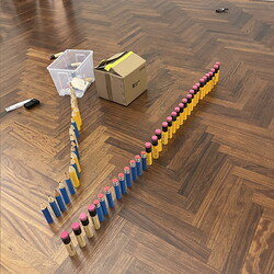 Aufbau der Ausstellung: Zenita Komad: NIE WIEDER KRIEG!KULTUM MUSEUM Graz, J?nner 2024Foto: KULTUM/Aufbauteam