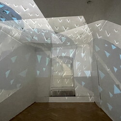 Aufbau der Ausstellung: 'SISTERS OF THE LABYRINTH' von Renate Kordon und Tamara Friebel, KULTUM Graz, 2.-23.März 2024  Foto: KULTUM/Johannes Rauchenberger