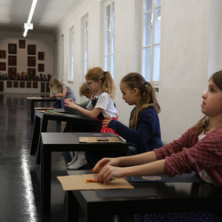 Paradieswerkstatt Malworkshop in der Ausstellung 'Innergärten und Trotzdemblüten' von Alois Neuhold Foto: KULTUM/Andrea Hopper