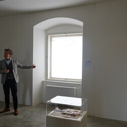  13. Themenführung in der Ausstellung 'Gott hat kein Museum' am 11.4.2026 zum Thema 'Wunder&Widersprüche'