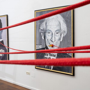 Zenita Komad: Installationsansicht 'Friedensbüro', 2024, Ausstellungsansicht: Zenita Komad: Nie wieder Krieg! KULTUMUSEUM Graz, 3.2.–26.5.2024, Kurator Johannes Rauchenberger