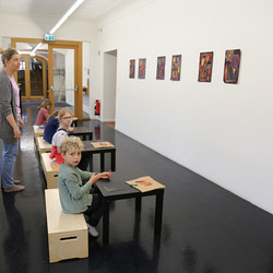 Paradieswerkstatt Malworkshop in der Ausstellung 'Innergärten und Trotzdemblüten' von Alois Neuhold Foto: KULTUM/Andrea Hopper