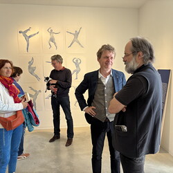 Kuratorenführung mit Kurator Johannes Rauchenberger durch die Ausstellung 'Im Bann (s)einer gro?en Erz?hlung: Josef Fink zum 25. Todestag' am letzten Ausstellungstag, 19. April 2025