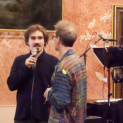 Abschluss der 4. Blumenbergtage am 14.3.26 im Minoritensaal mit einem Live-Hörspiel inszeniert von büro lunaire, nach einem Text von Stefan Schmitzer, mit Kompositionen von A. Bauer, T. Urban, F. Kindlinger, G. T. Pérez, R. Schinwald. Tontechnik B. A