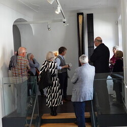                                Führung von Kurator Johannes Rauchenberger durch die Ausstellung: 'Maaria Wirkkala: NUN MEHR – MEANTIME', 14. Mai 2025