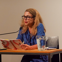 Doppelter Gast, am Fr., 24. April 2026 mit Ulrike Scheuermann, mit einer Einführung von Barbara Rauchenberger und einem Gespräch moderiert von Helwig Brunner