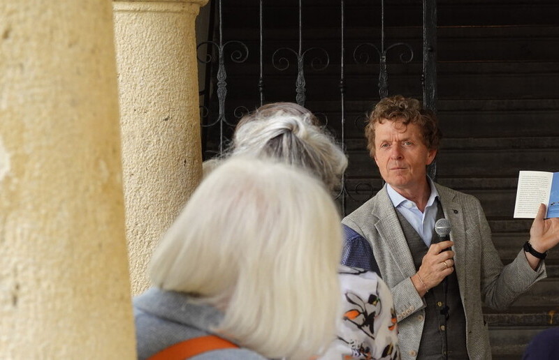 Führung von Kurator Johannes Rauchenberger durch die Ausstellung: 'Maaria Wirkkala: NUN MEHR – MEANTIME', 14. Mai 2025