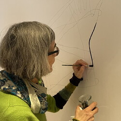 Aufbau der Ausstellung: 'SISTERS OF THE LABYRINTH' von Renate Kordon und Tamara Friebel, KULTUM Graz, 2.-23.März 2024  Foto: KULTUM/Johannes Rauchenberger