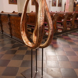 Emmerich Weissenberger, Bronze-Lemniskate; St. Andrä Kirche: Kunst-Aschermittwoch, 17. Februar 2021, Foto: Nora Ruzsics