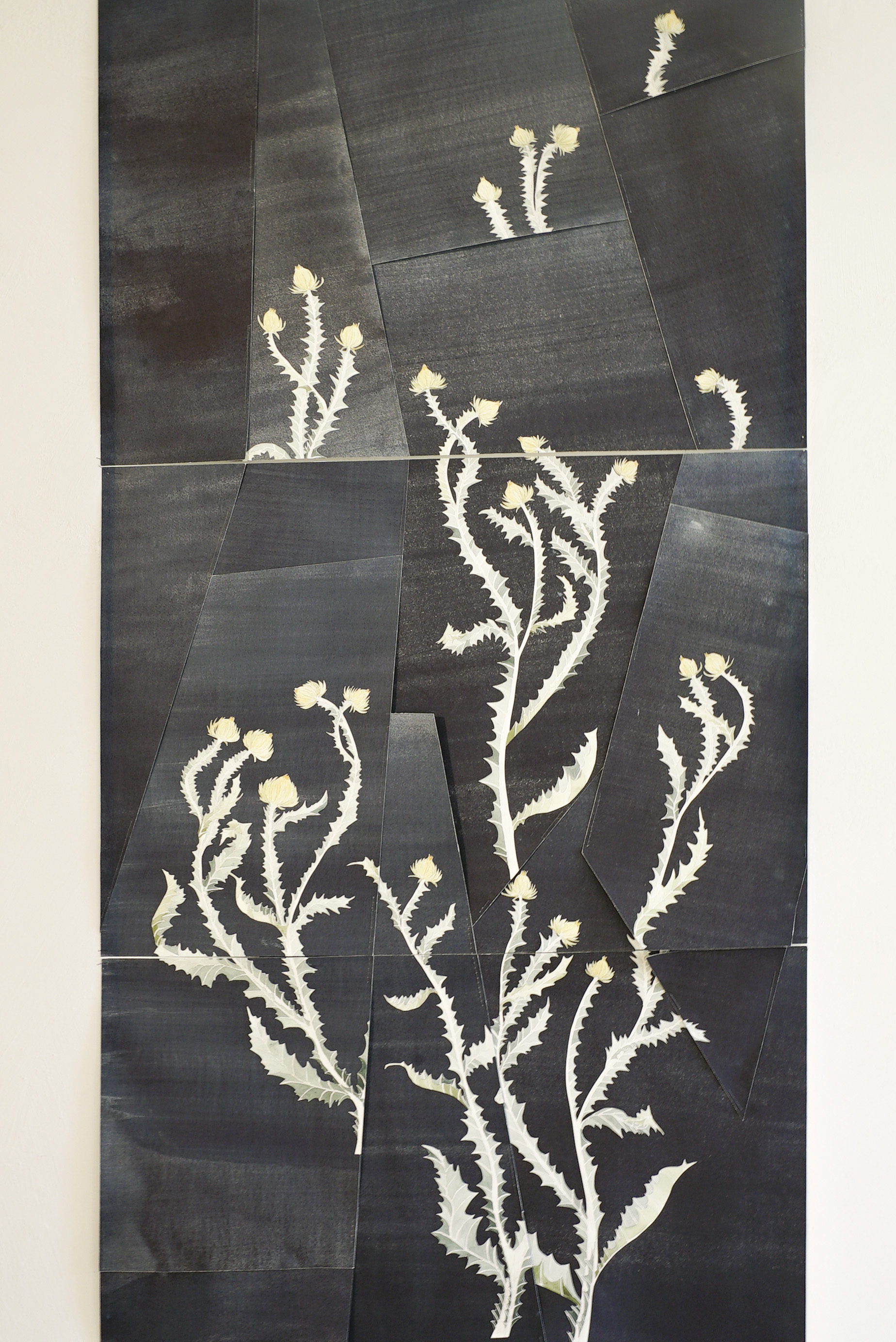 Iris Christine Aue 'reaching for', 2020, Bleistift und Aquarell auf Papier, Garn, 150 x 80 cm, KULTUMdepot Graz, aus: Iris Christine Aue: Himmel&Hölle (2020)