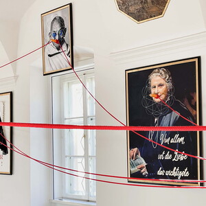 Zenita Komad, Von allem ist die Liebe das wichtigste, 2023, 150x110, Ausstellungsansicht: Zenita Komad: Nie wieder Krieg! KULTUMUSEUM Graz, 3.2.–26.5.2024Kurator Johannes Rauchenberger